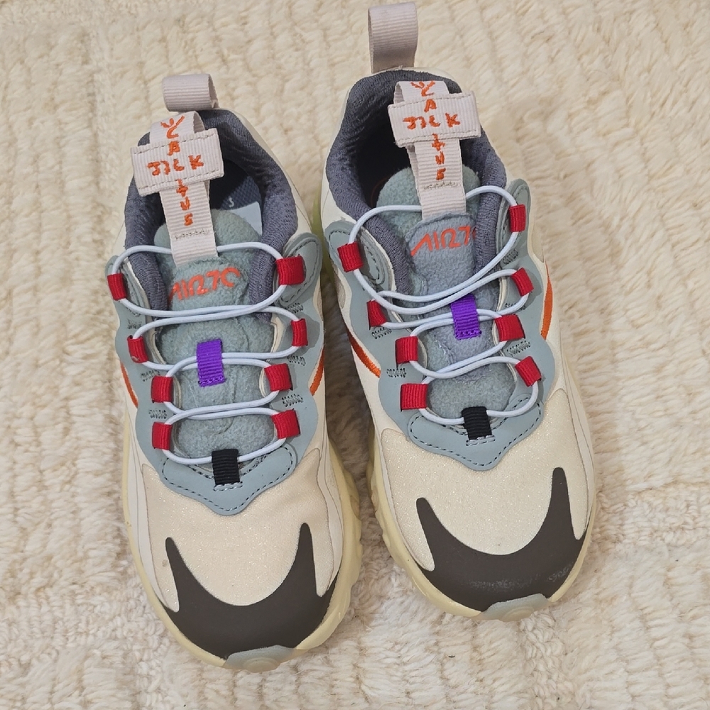 Nike Air Max 270 ReactTravis Scot  Stylish Kids Sneakers with Multicolor Accents